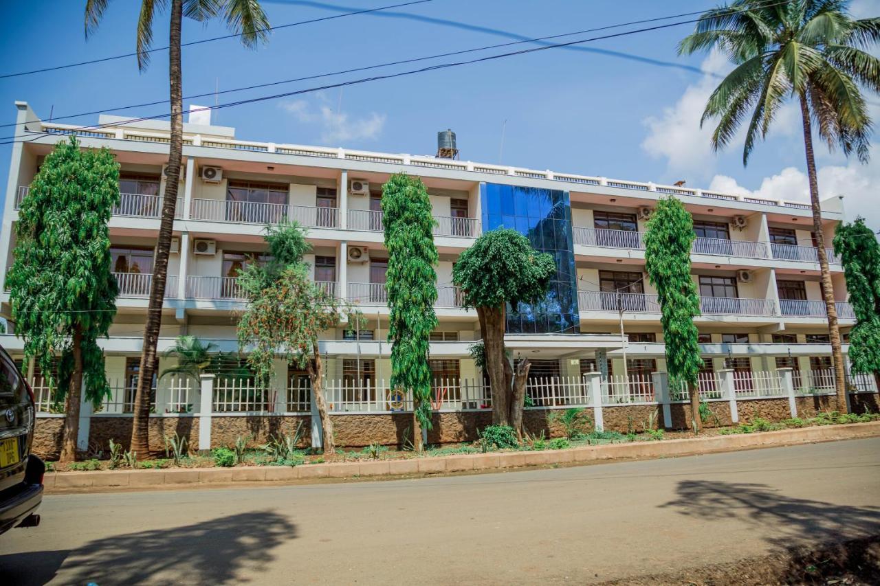 Kilimanjaro Crane Hotel โมชิ ภายนอก รูปภาพ