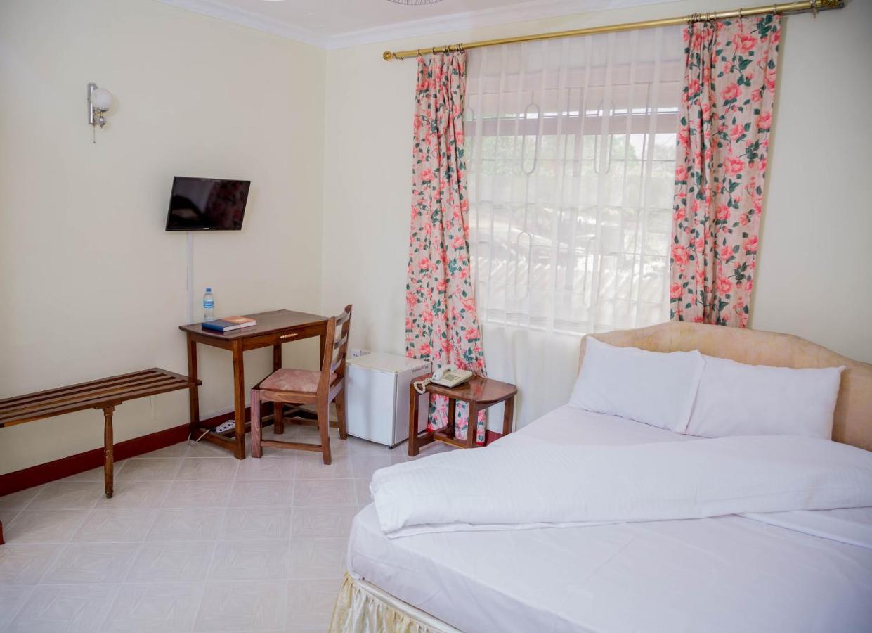 Kilimanjaro Crane Hotel โมชิ ภายนอก รูปภาพ