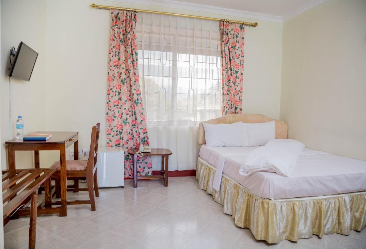 Kilimanjaro Crane Hotel โมชิ ภายนอก รูปภาพ